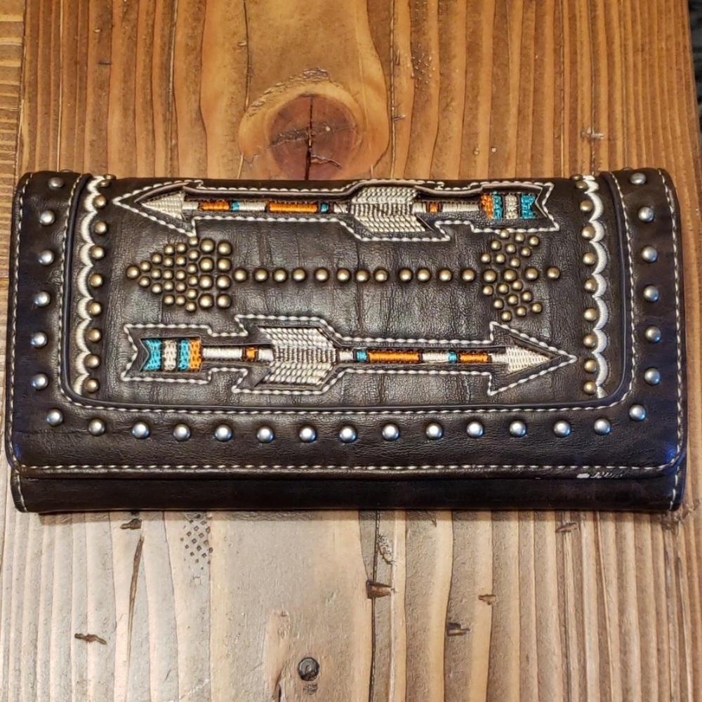 Follow your arrows wallet